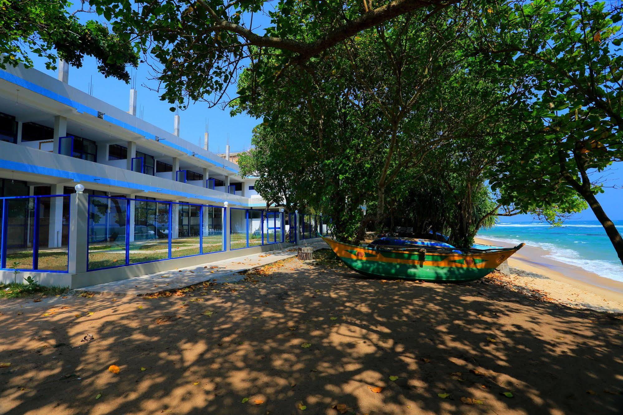 Paradise Beach Resort & Diving School Mirissa Esterno foto